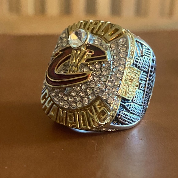 LeBron James Championship Ring - Picture 6 of 10